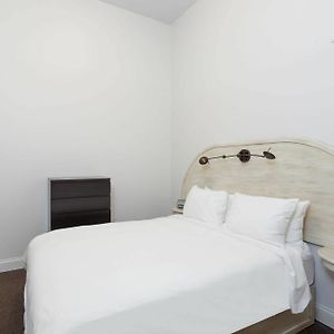 One-Bedroom Queen Suite Mobility accessible